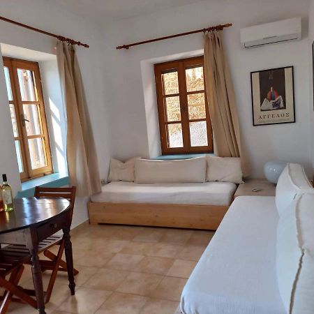 Villa Amalia Chalki Town Luaran gambar