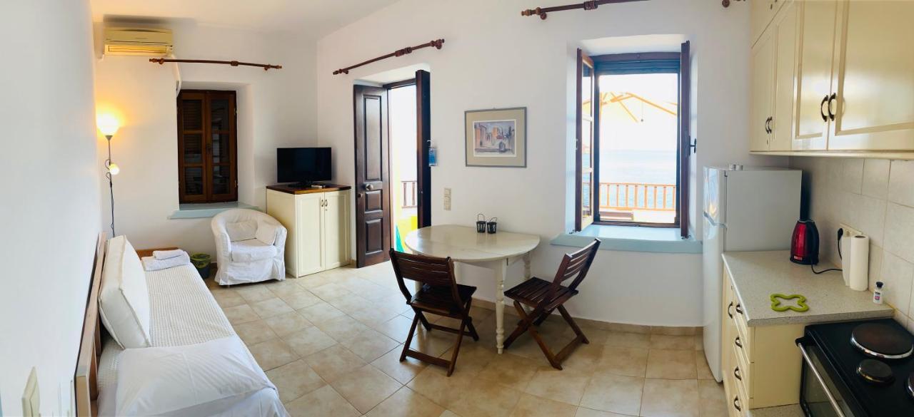 Villa Amalia Chalki Town Luaran gambar