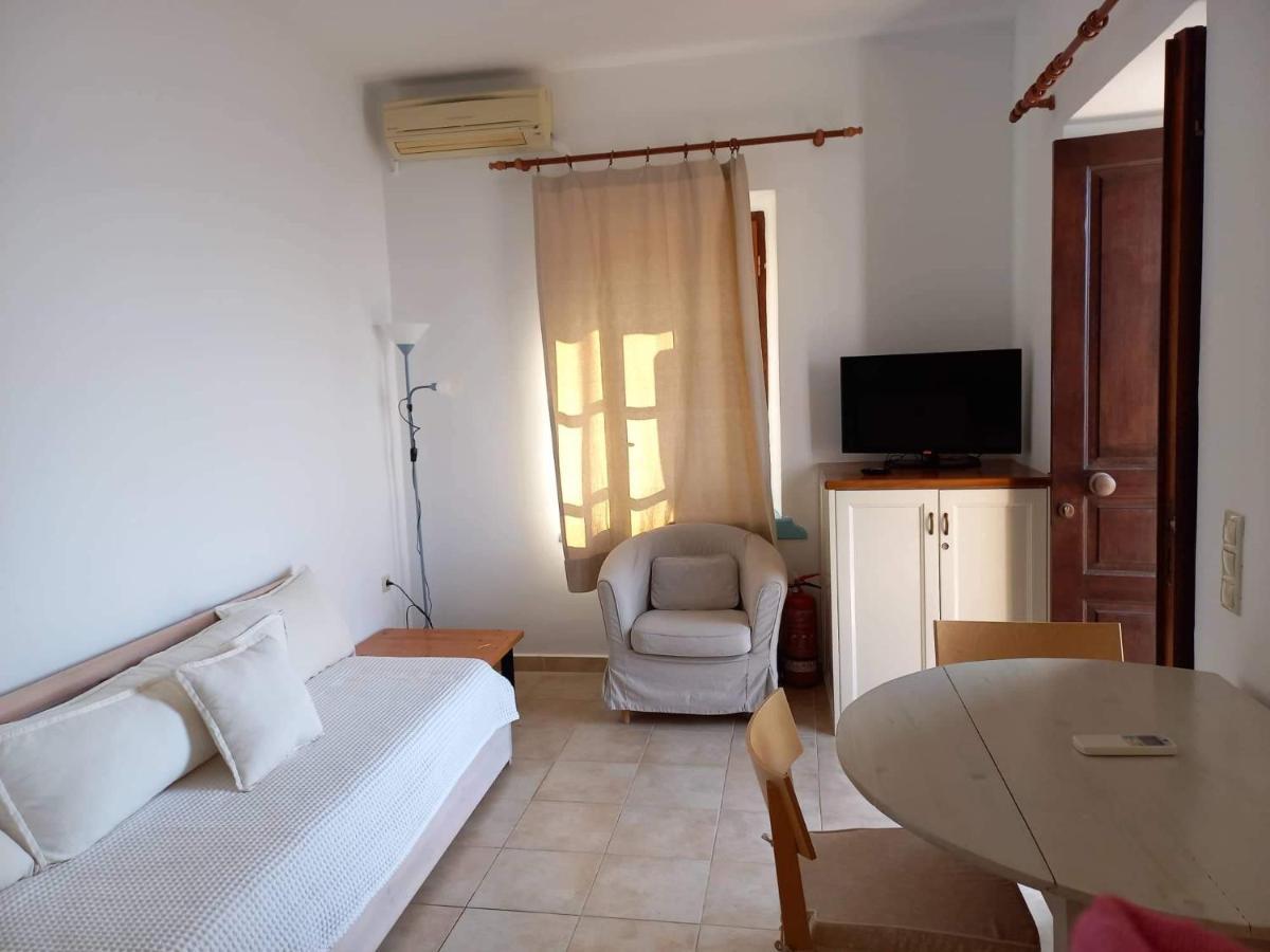 Villa Amalia Chalki Town Luaran gambar