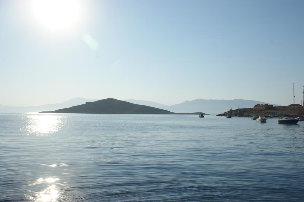 Villa Amalia Chalki Town Luaran gambar