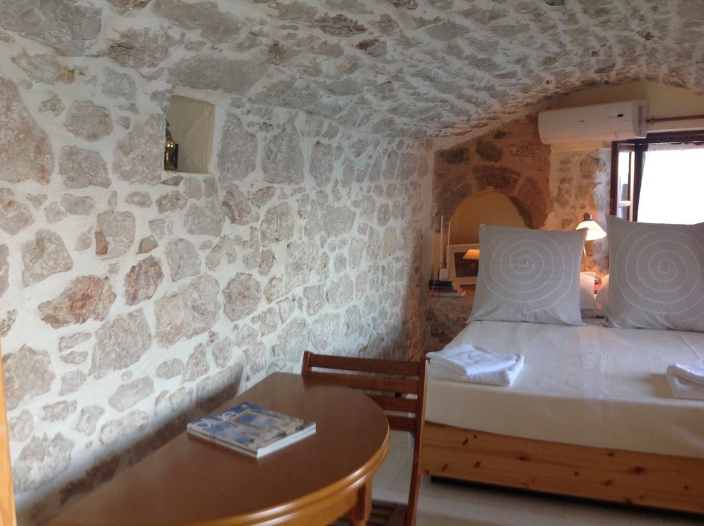Villa Amalia Chalki Town Luaran gambar