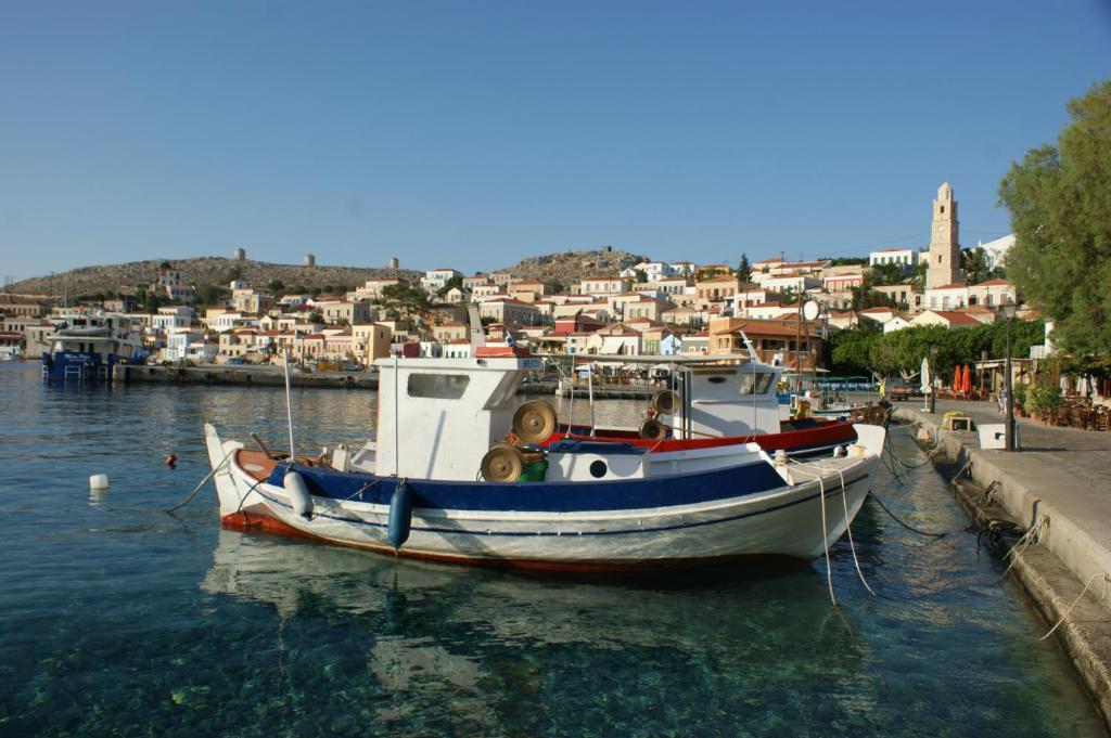 Villa Amalia Chalki Town Luaran gambar