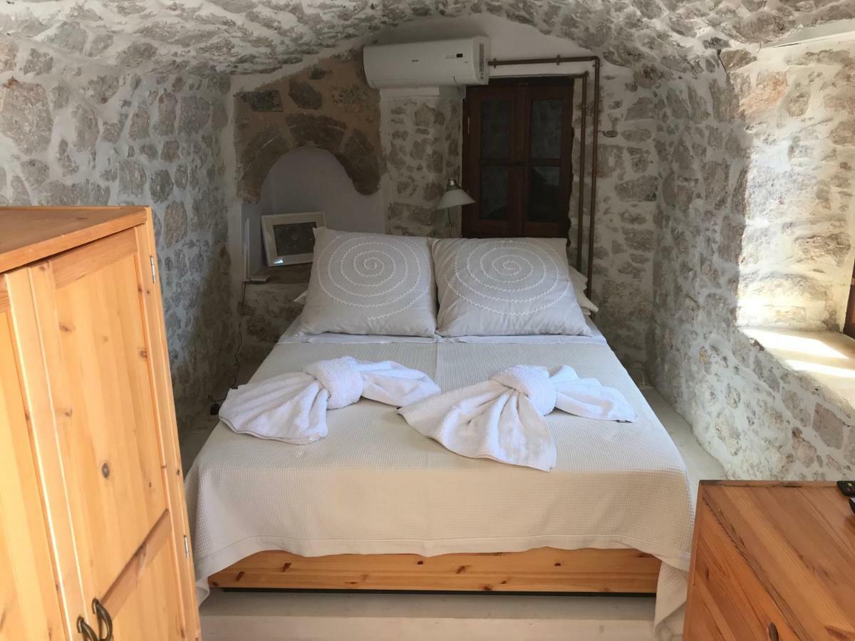 Villa Amalia Chalki Town Luaran gambar