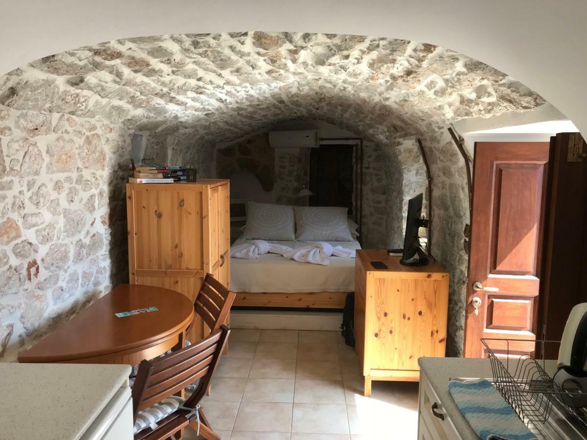 Villa Amalia Chalki Town Luaran gambar
